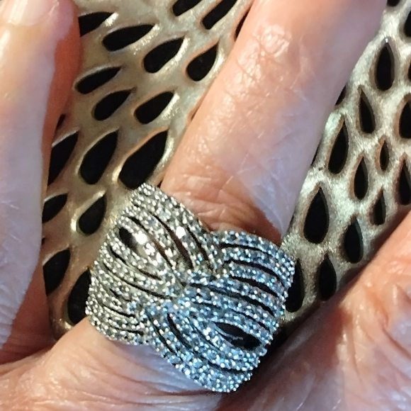 Diamond Criss Cross Ring - Picture 9 of 10